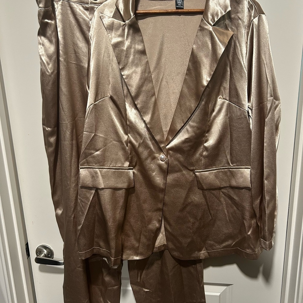 SHEIN Gold Chic Pantsuit